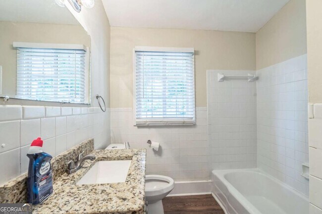 Building Photo - 16 Bromack Dr SE