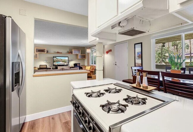 Building Photo - Sandstone Villas, Canyon Corridor,Seasonal Furnished