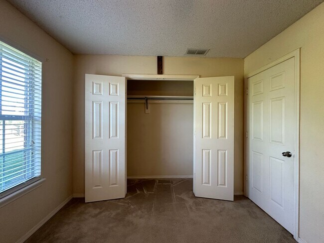 Building Photo - 2713 S.87th Drive-
