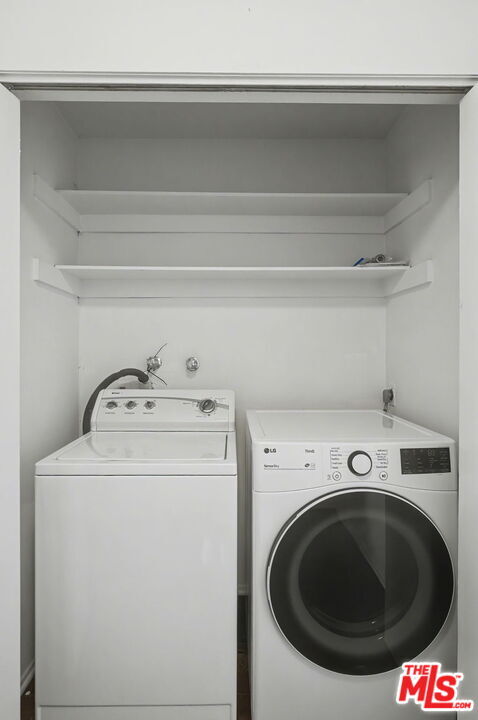 Building Photo - 1340 S Beverly Glen Blvd