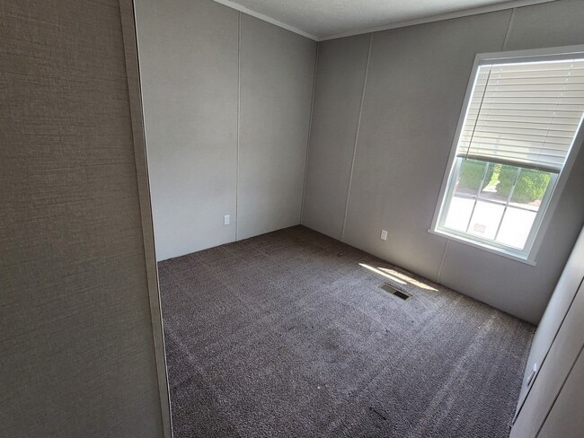 Building Photo - 571 Delaware