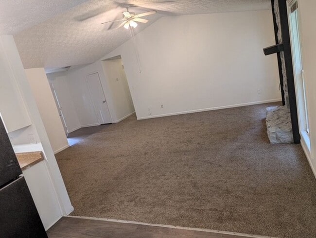 Building Photo - THE PERFECT 3 BEDROOM 2 BATHROOMS RANCH HO...