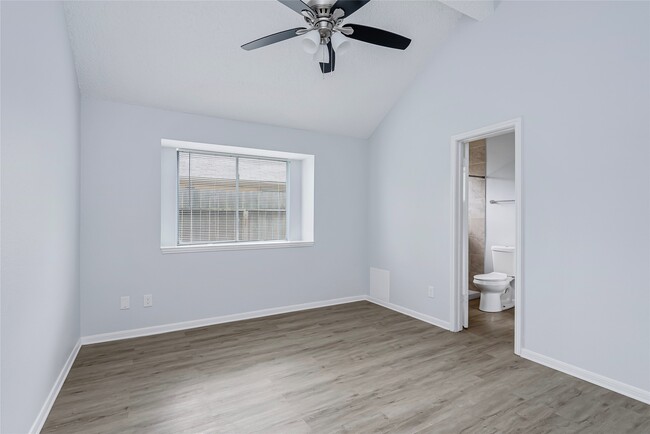 Building Photo - 2527 Silver Trumpet Dr