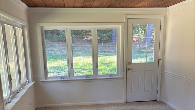 Building Photo - 120 Peters Ln