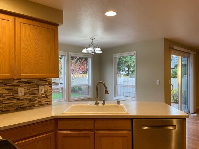 Building Photo - ? Beautifully Updated Home in a Peaceful, Highly Desirable Fisher’s Landing Community ?