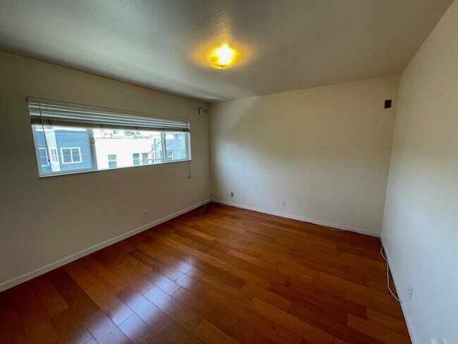 Building Photo - 2960 Mission St