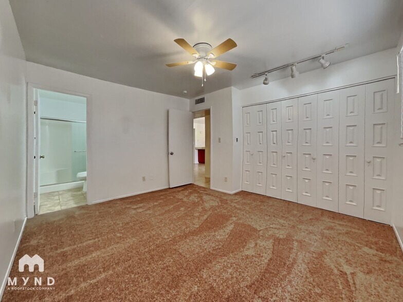Building Photo - 5823 N 81st St