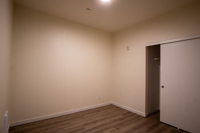 Building Photo - John's Landing-Modern, Spacious Studio Liv...