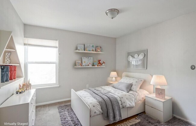 Building Photo - Well maintained Condo Westminster