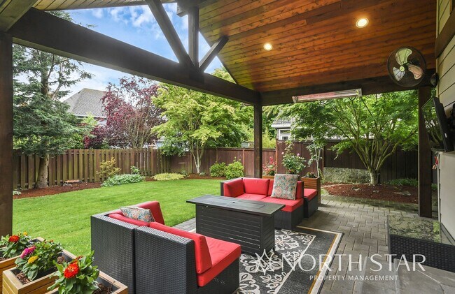 Building Photo - $1000 Off First Months Rent in Lake Oswego