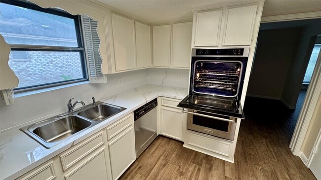 Building Photo - 731 Rustyleaf Ln