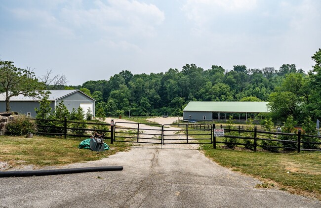 Building Photo - 708 Oakbourne Rd