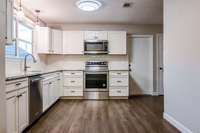 Building Photo - 3/2 located in Ft. Walton Beach