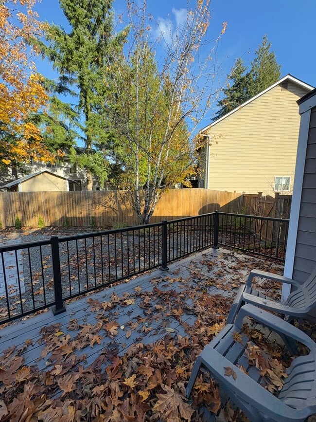 Building Photo - Kirkland Rambler - 3 bedroom 1.75 bath