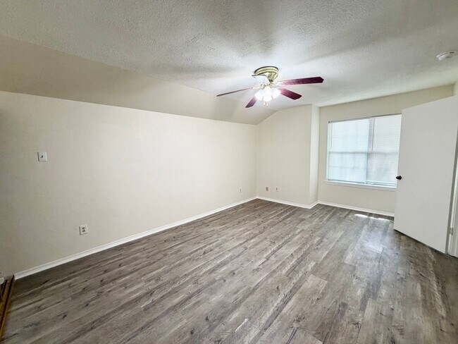 Building Photo - 3825 Kimberly Dr