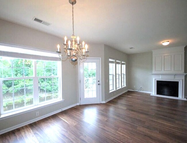 Building Photo - 14748 Via Sorrento Dr