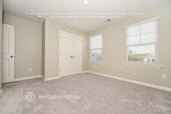 Building Photo - 800 Gelderland Dr