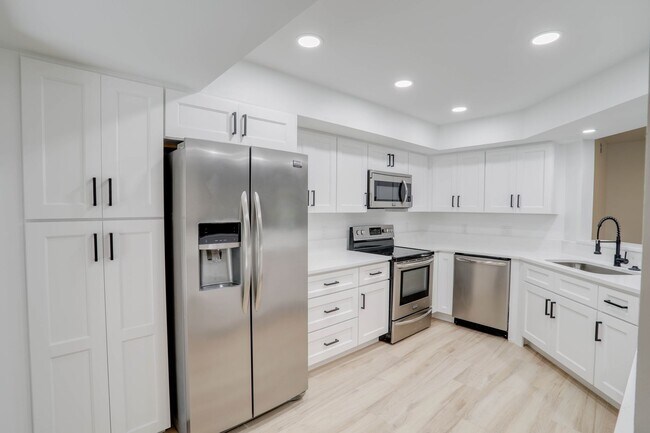 Building Photo - 1111 Salerno Ct