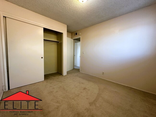 Building Photo - 736CO
