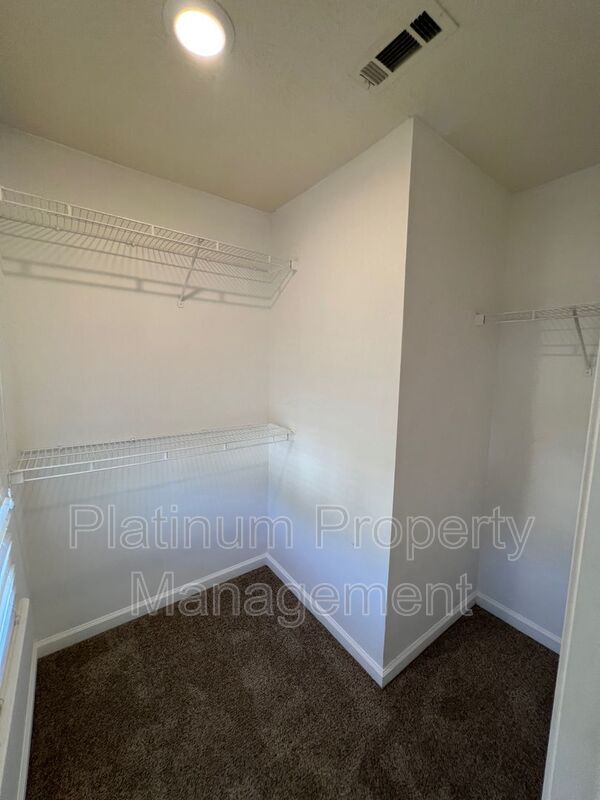 Building Photo - 1097 Yellow River Dr
