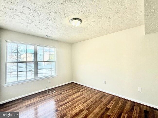 Building Photo - 5026 Dorchester Cir