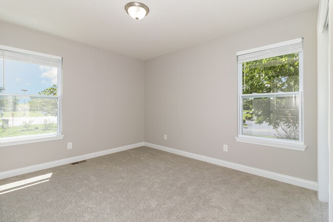 Building Photo - 2301 Point Pl