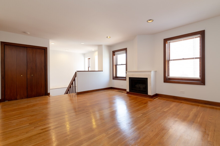 Primary Photo - 315 S Ashland Ave
