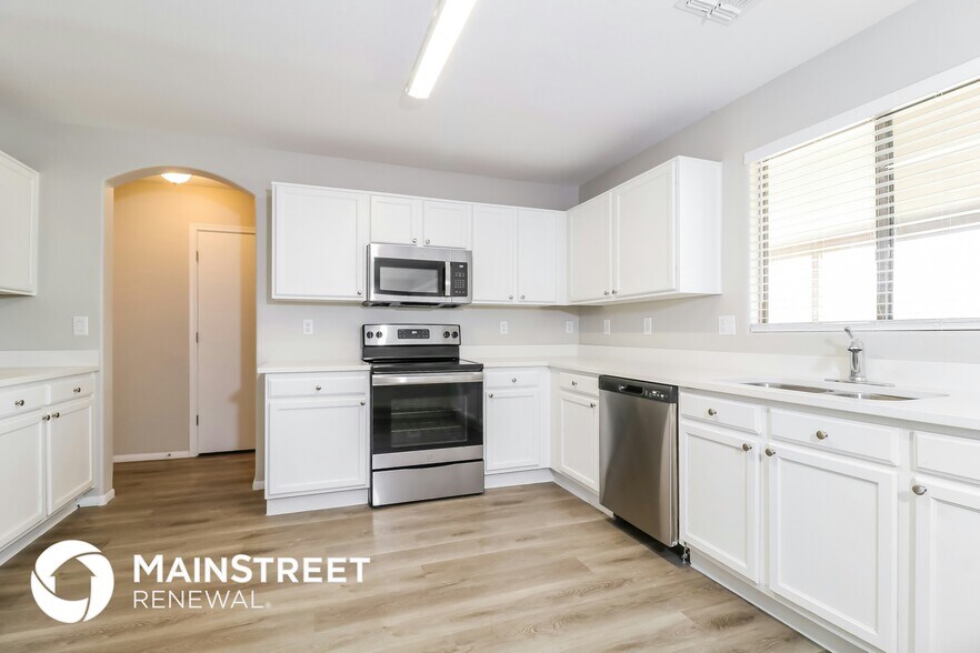 Building Photo - 2837 S 63rd Dr