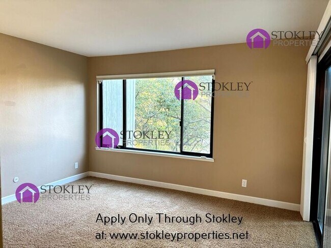 Building Photo - 1542 Ashwood Dr