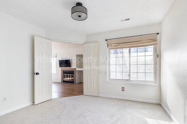 Building Photo - 886 S Reed Ct
