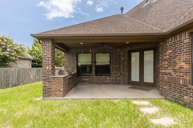 Building Photo - 33303 Winsford St