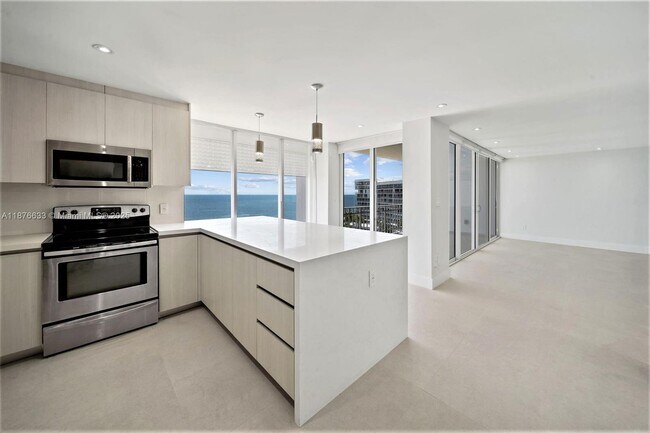 Building Photo - 881 Ocean Dr