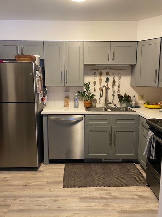 Building Photo - Three Bedroom Unit Available In Triplex in East Boulder