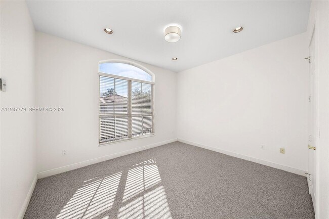 Building Photo - 1500 Shoreline Way