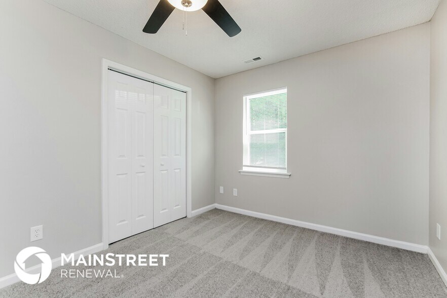 Building Photo - 1217 Kendall Dr