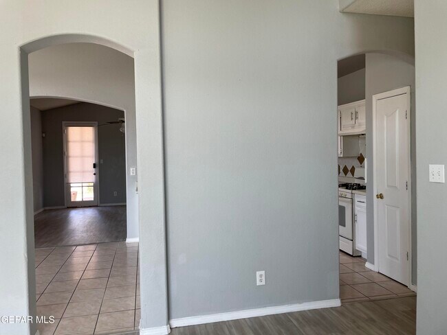 Building Photo - 3701 Trina Pl