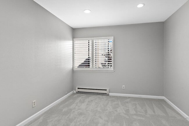 Building Photo - 914 Beach Park Blvd