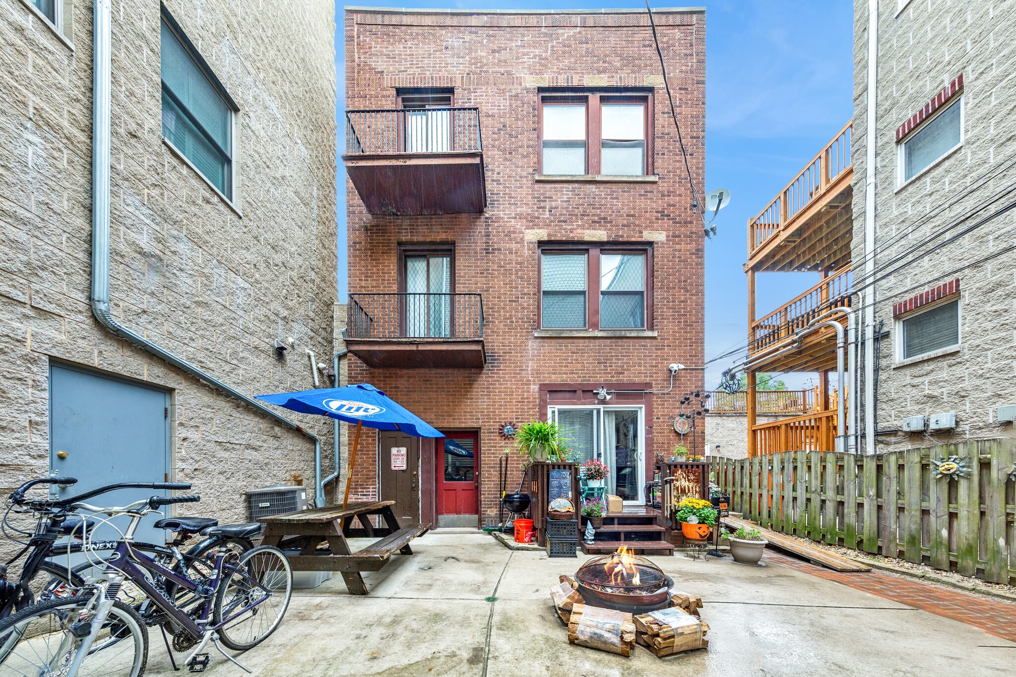 Building Photo - 1128 W Diversey Pkwy