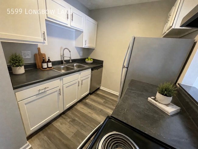 Building Photo - 5599 Longbow Ln
