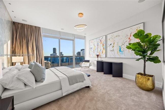 Building Photo - 200 Biscayne Blvd Way