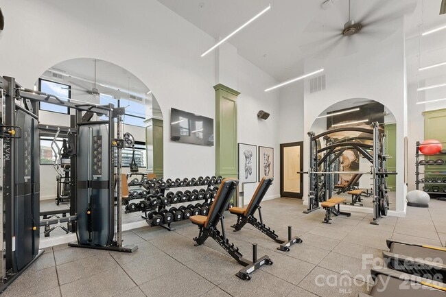 Building Photo - 2025 Cleveland Ave