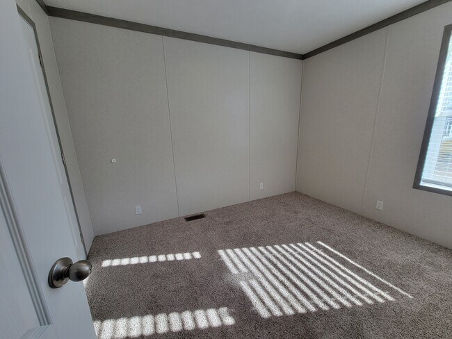 Building Photo - 9634 Seaway Dr