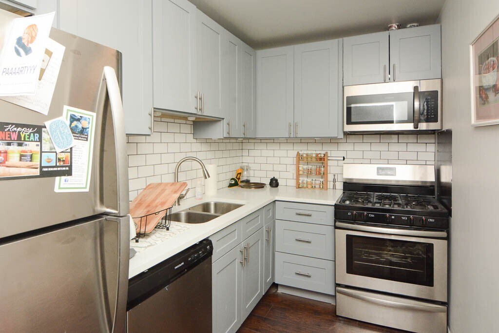 Building Photo - 7319 N Rogers Ave