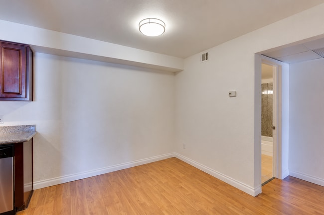 Building Photo - 2606 S Durango Dr