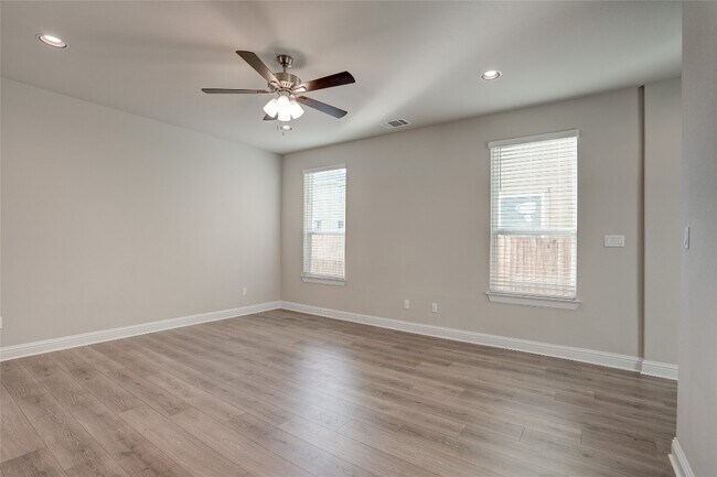 Building Photo - 135 Living Reef Dr