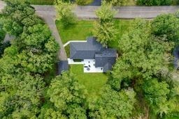 Building Photo - 802 Larchmont Rd