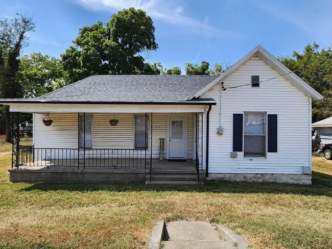 Primary Photo - Spacious 3-Bedroom, 1-Bathroom Home AVAILA...