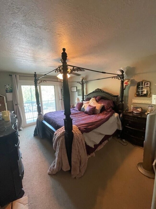 Building Photo - Saratoga Townhome