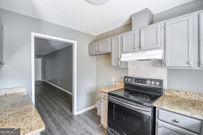 Building Photo - 735 Oak Dr