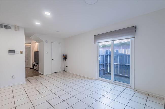 Building Photo - 1702 Good Day Dr